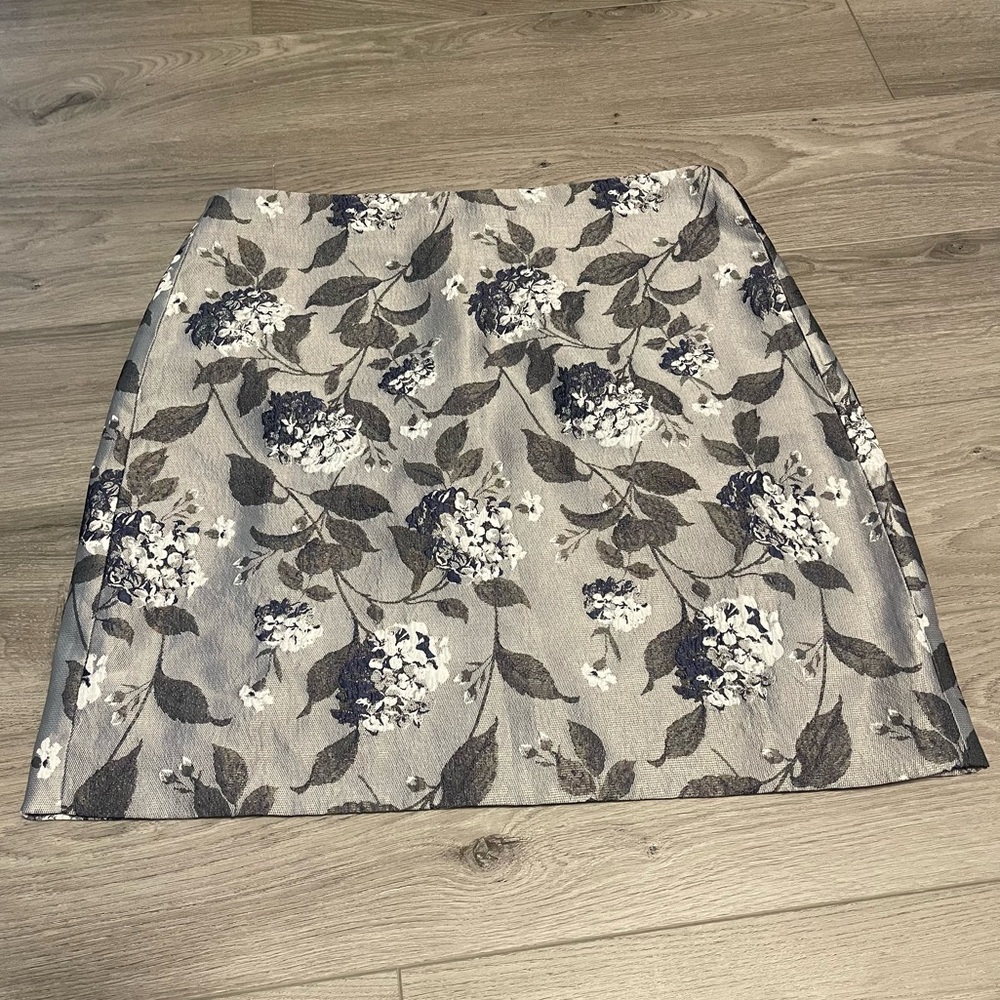 LOFT Silver Metallic Brocade Floral Pencil Mini Skirt Size 6